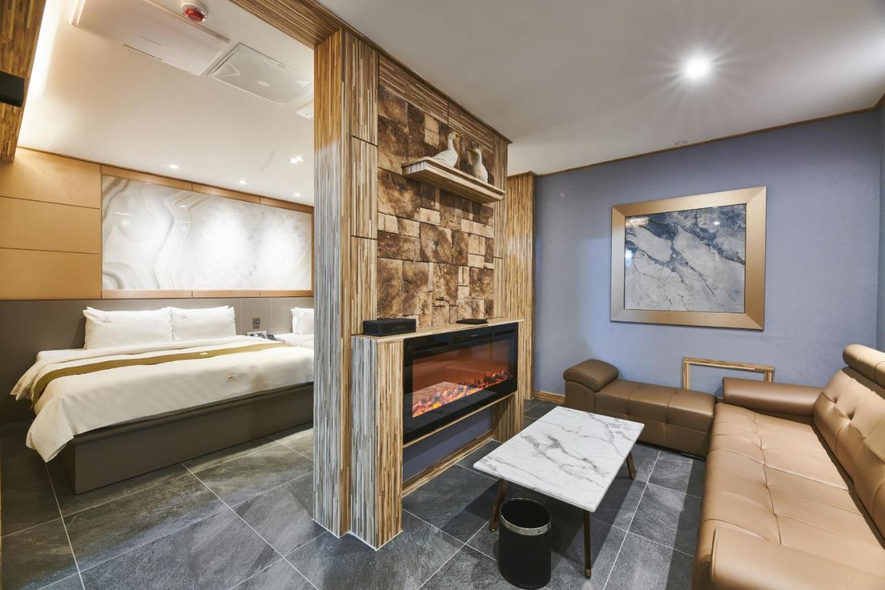 Aura Hotel Ansan Esterno foto