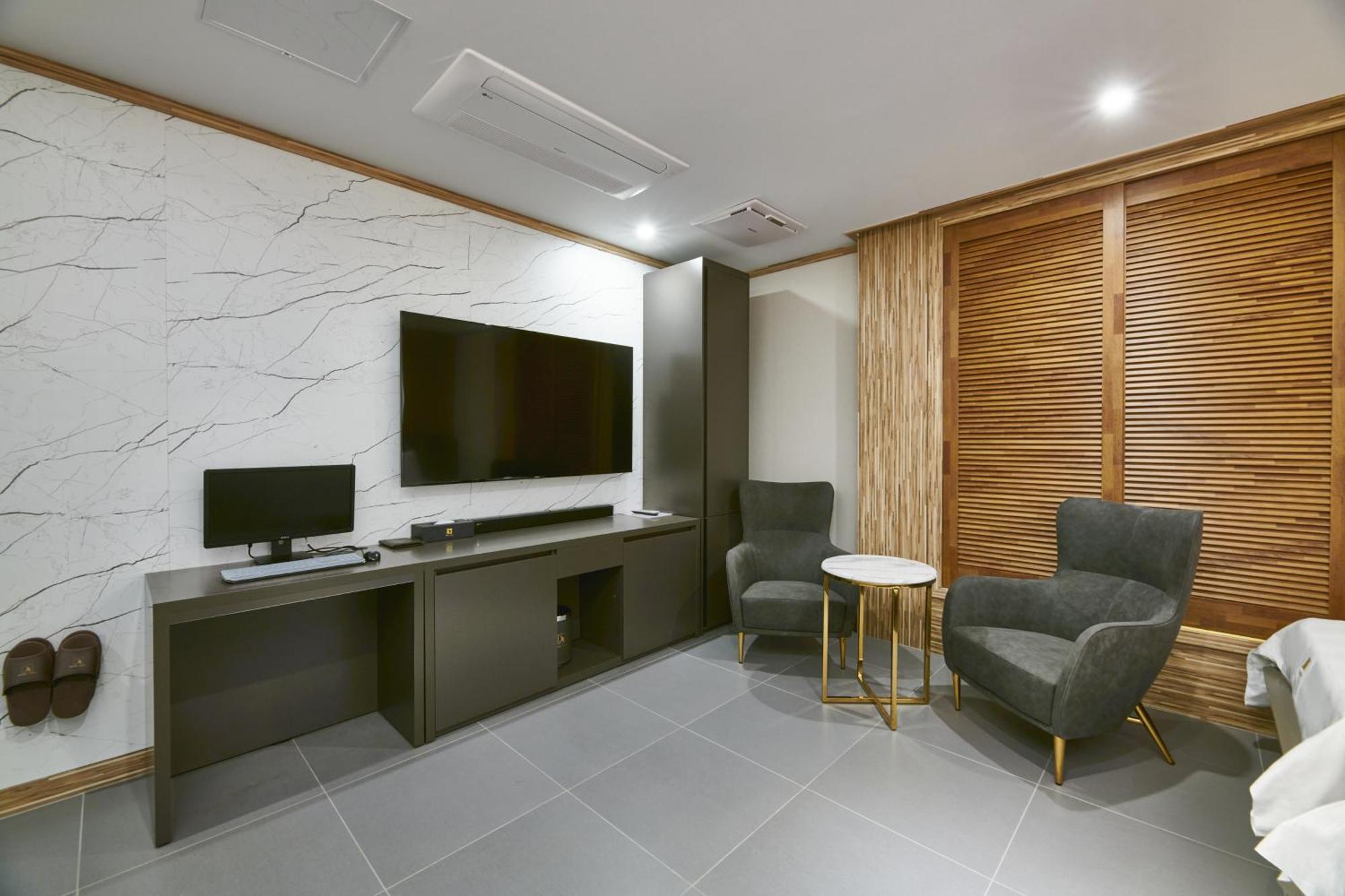 Aura Hotel Ansan Esterno foto