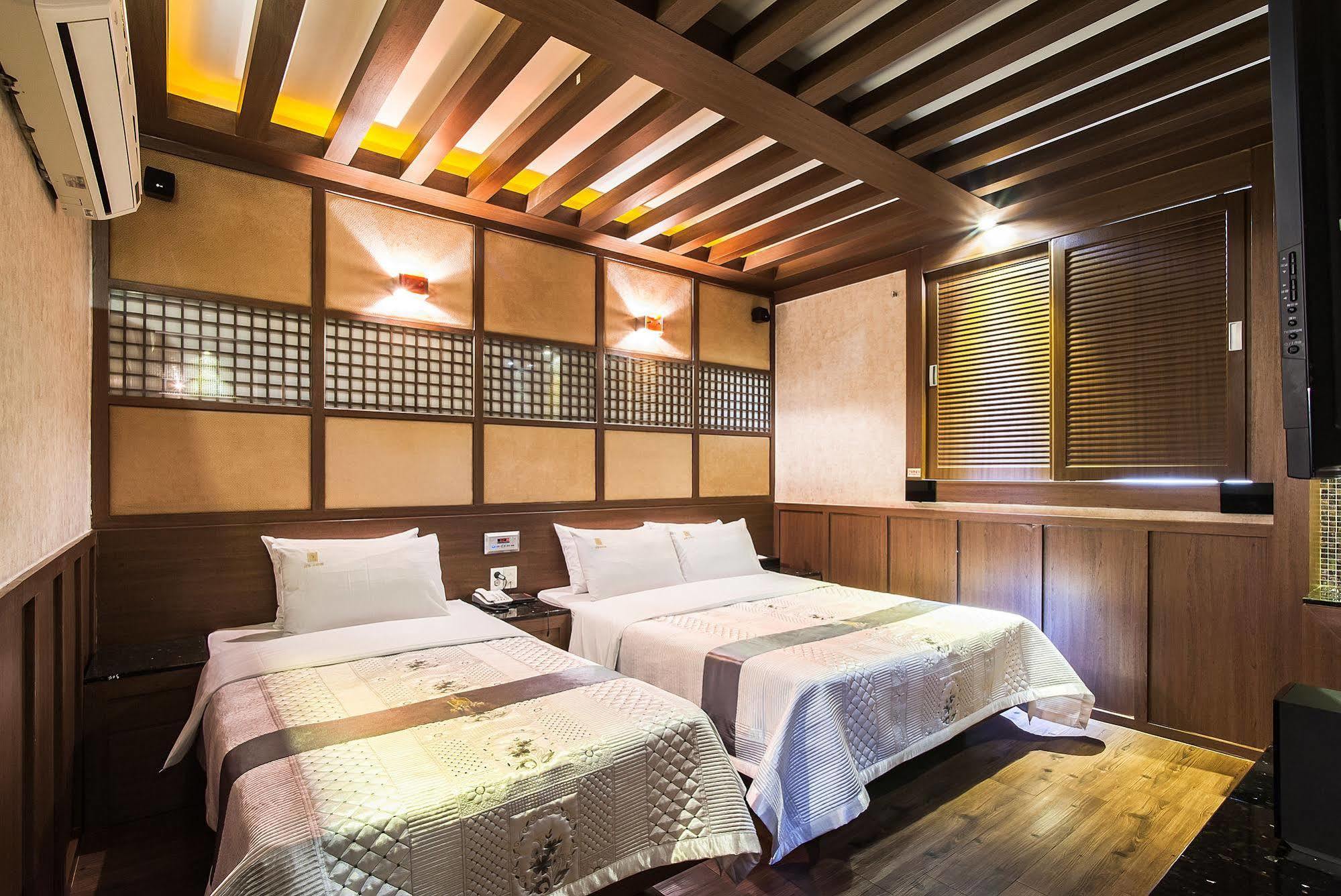 Aura Hotel Ansan Esterno foto